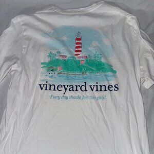 🌊Vineyard Vines Graffic T Medium🌊